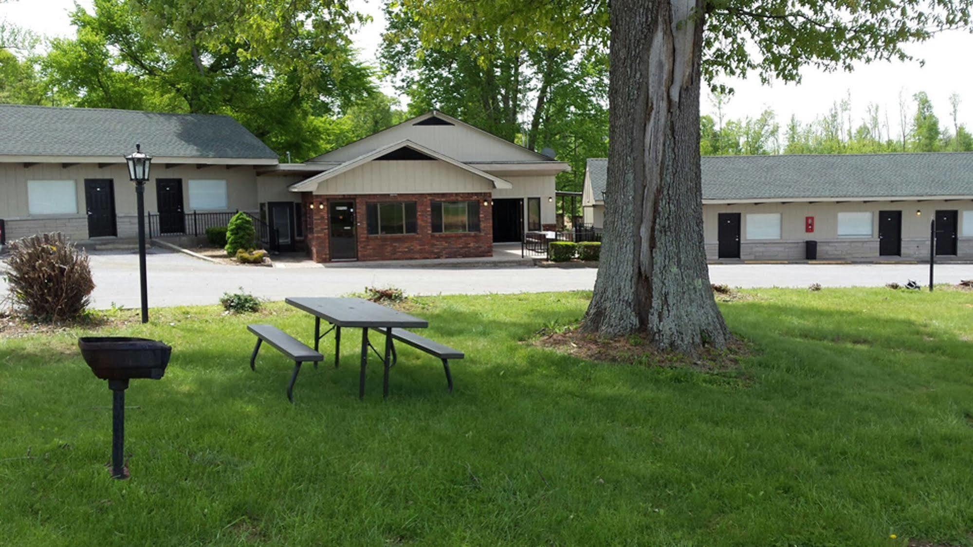 Kentucky Lake Inn Gilbertsville Extérieur photo